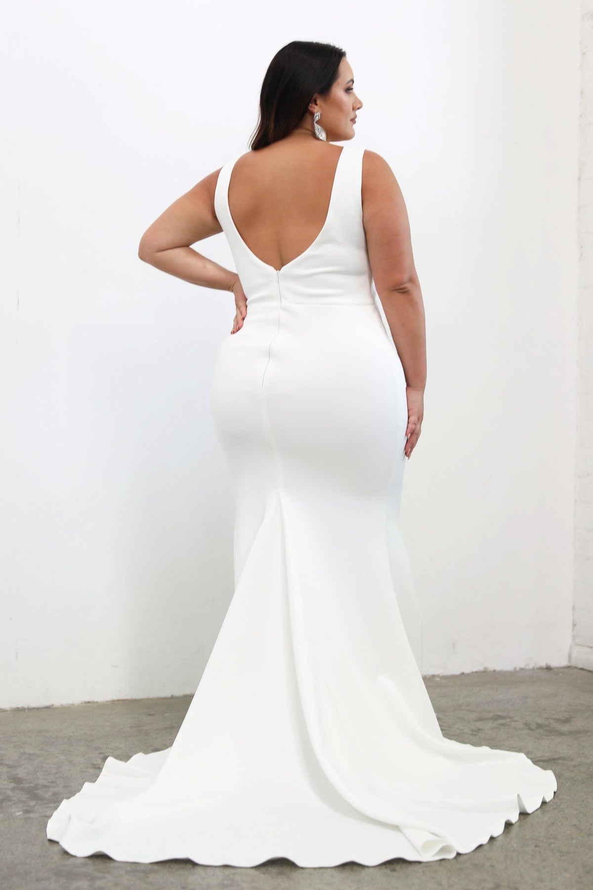 Open V-Shape Back Design of Plus Size Fitted Crepe Wedding Dress in Mermaid Silhouette with V-Neckline, Medium Long Train in Ivory Colour