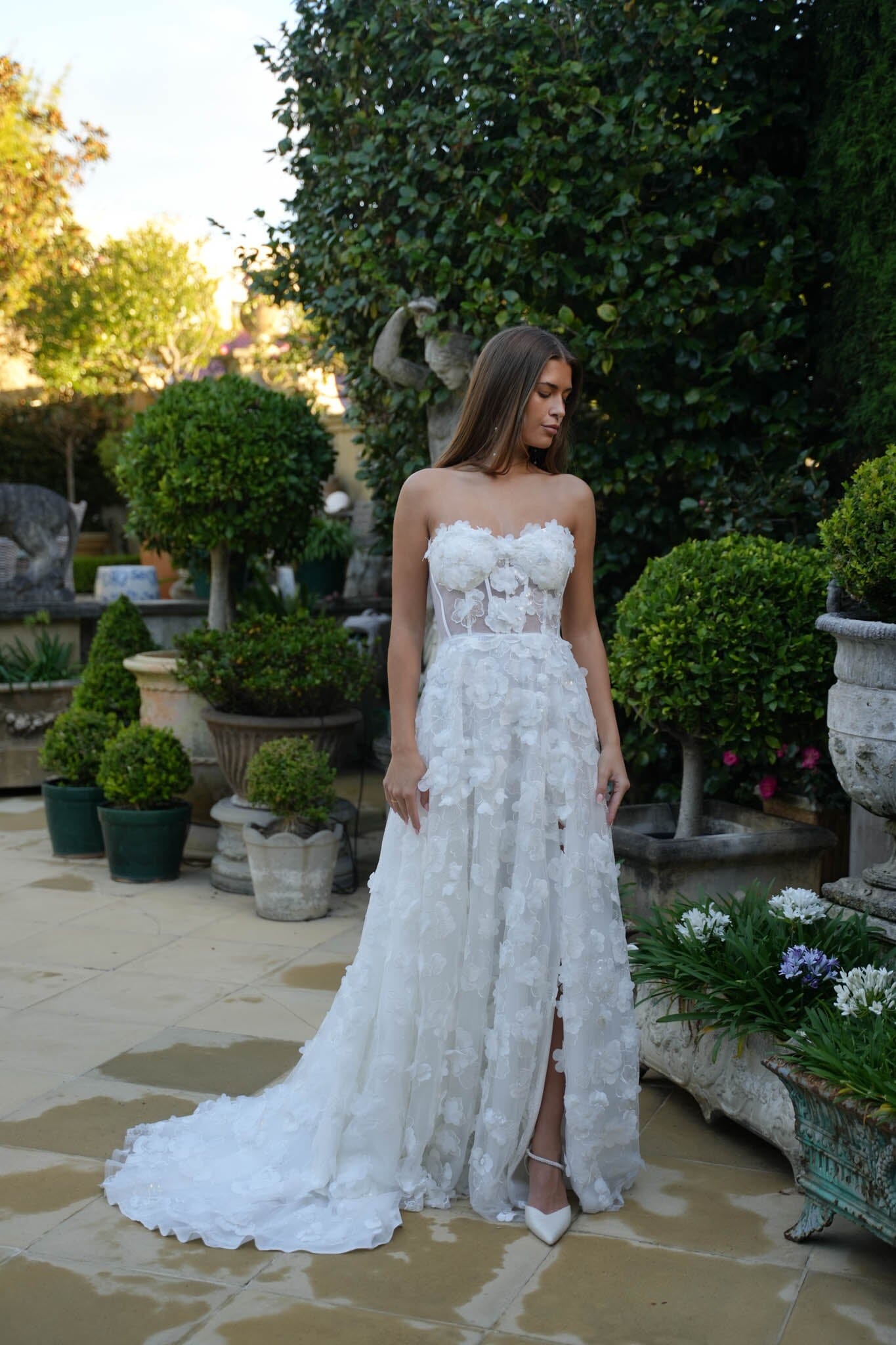 chris TROIS. flower gather dress完売色新品未使用 Francine 3D Flower Gown | Shop Floral Wedding Gowns Under $1000