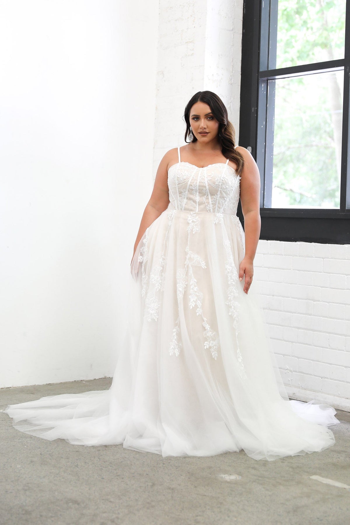 Plus Size Bride in Ivory Off White Lace A-line Wedding Gown