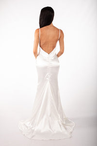 Backless Design of Ivory White Satin Full Length Mermaid Evening Gown with V Neck and Sweep Train